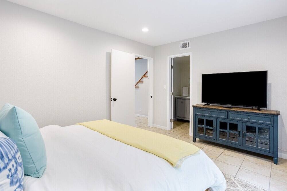 Photo of Bedroom in Sunset Beach