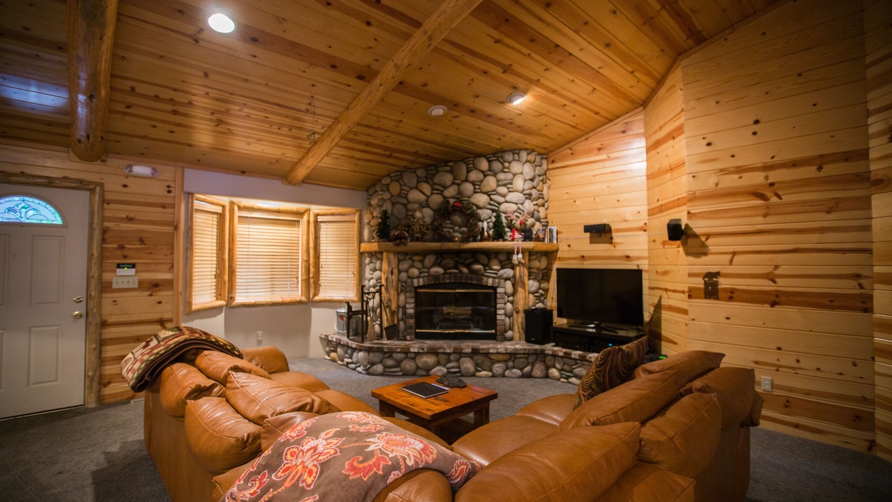 Photo of Livingroom in Summit Estates