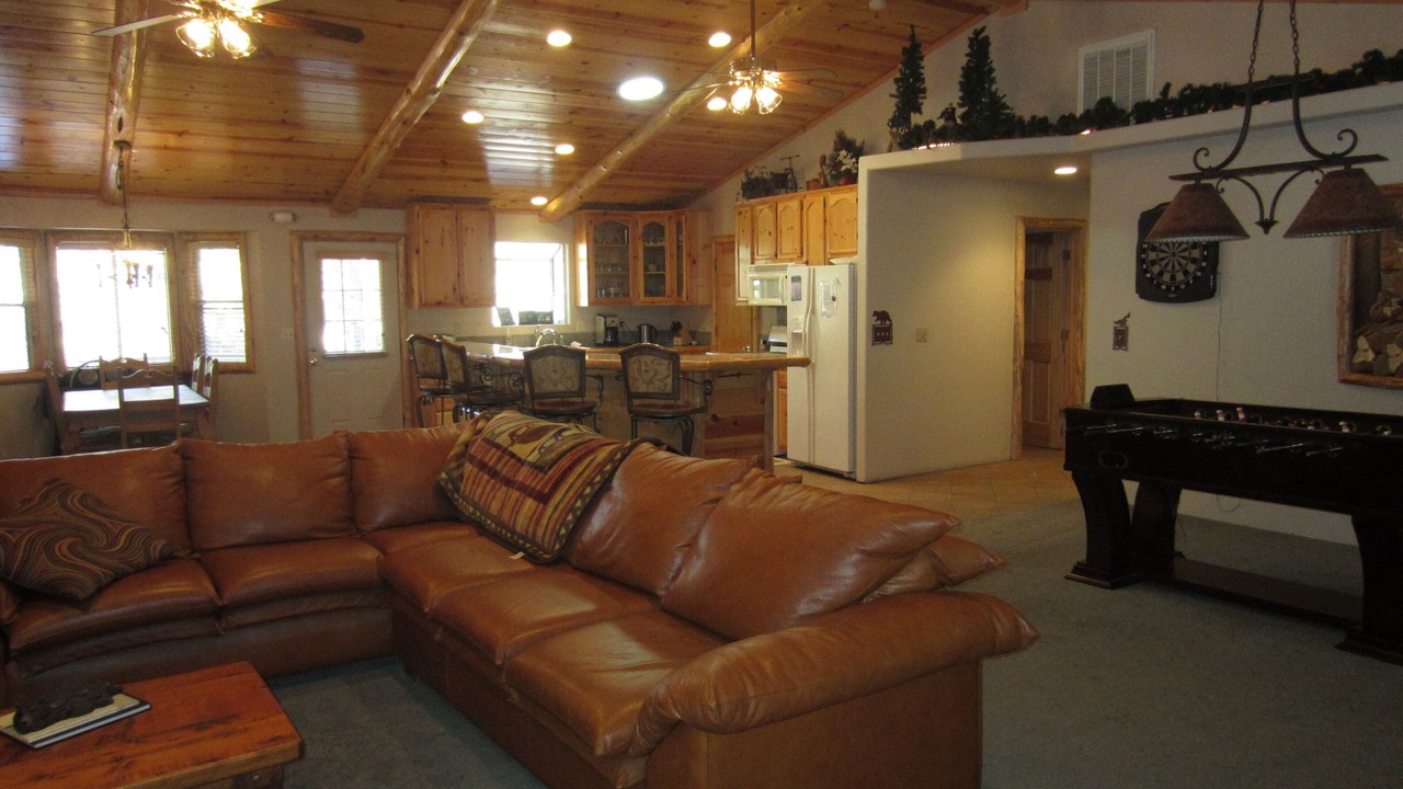 Photo of Livingroom in Summit Estates