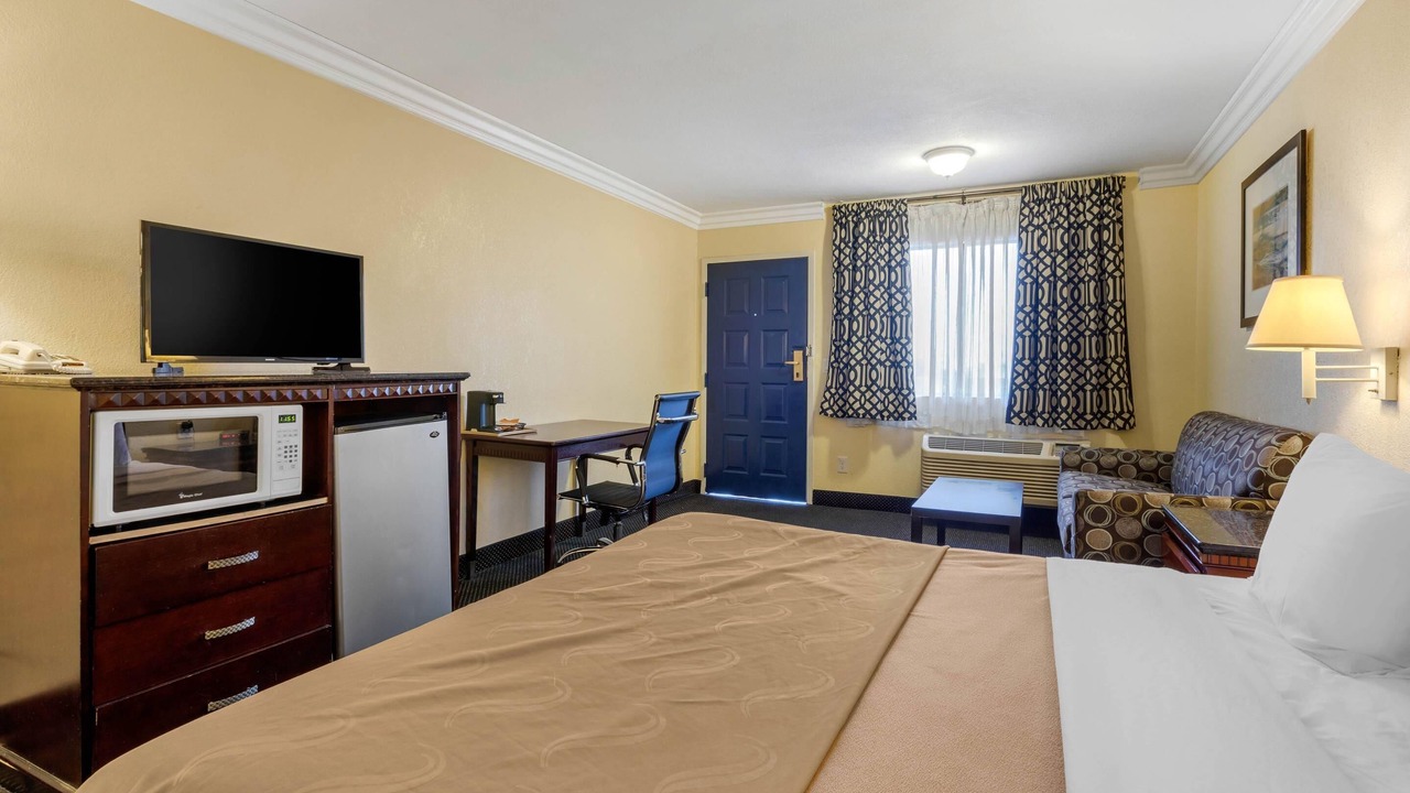 Photo of Bedroom in Lomita