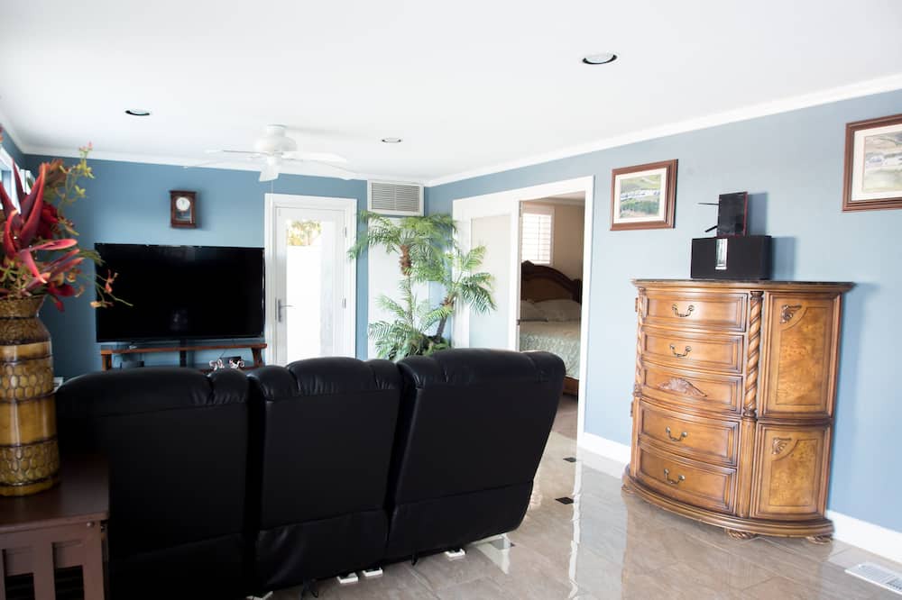 Photo of Livingroom in Allied Gardens