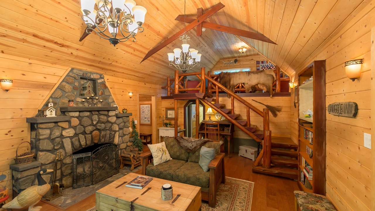 Photo of Livingroom in Crestline