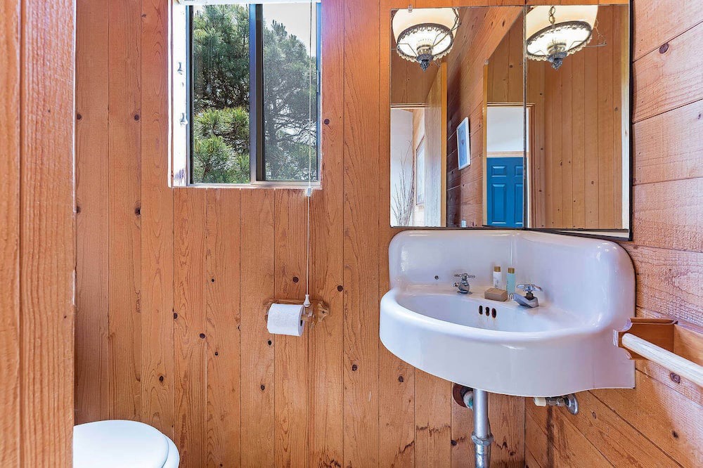 Photo of Bathroom in Sea Ranch