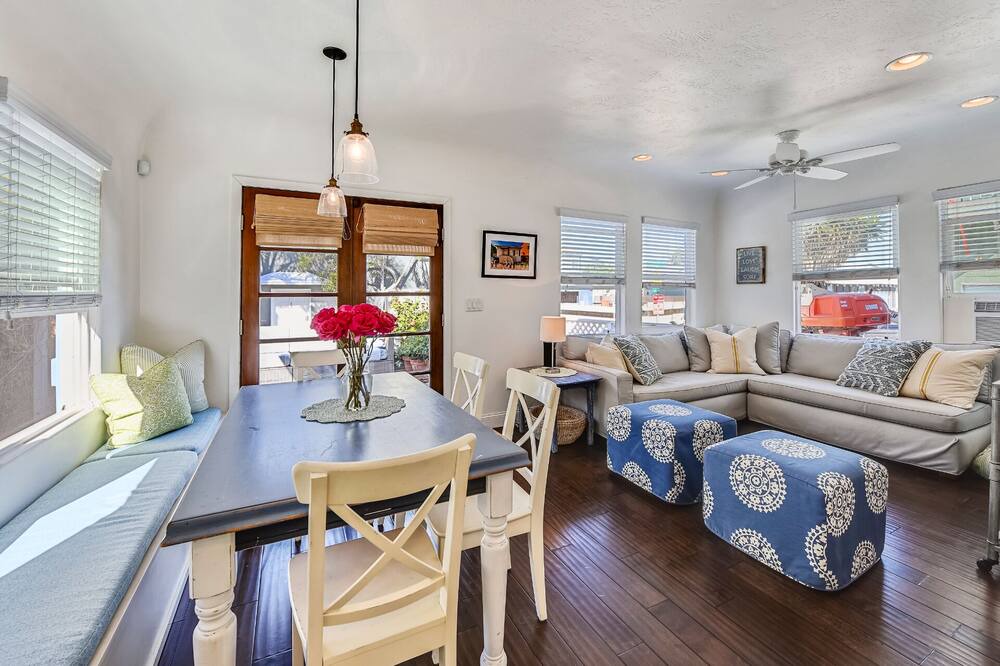 Photo of Livingroom in Mission Beach