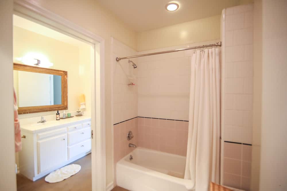 Photo of Bathroom in Old Topanga