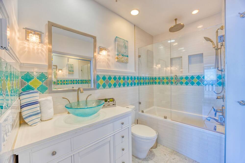 Photo of Bathroom in Avalon