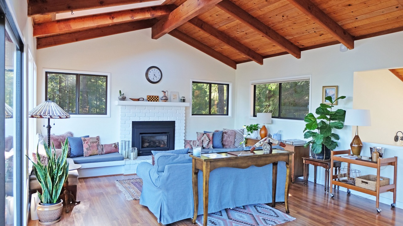Photo of Livingroom in Anchor Bay