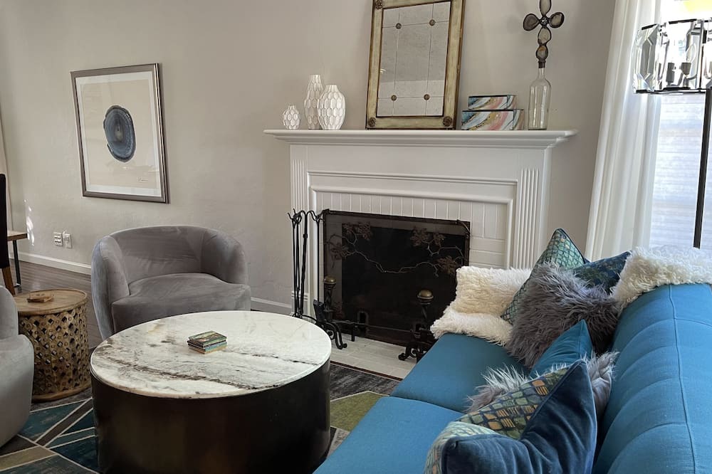 Photo of Livingroom in North Central