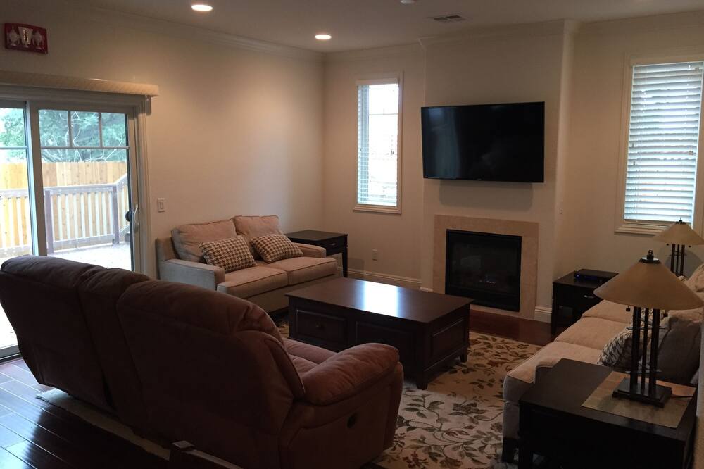 Photo of Livingroom in St. Helena