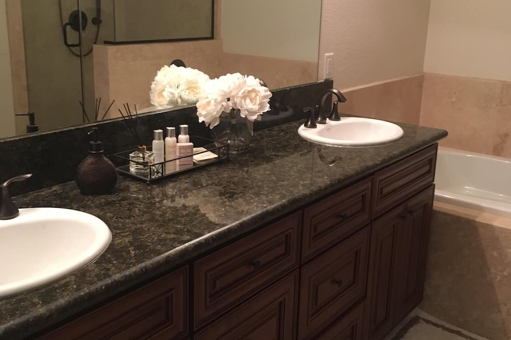 Photo of Bathroom in St. Helena