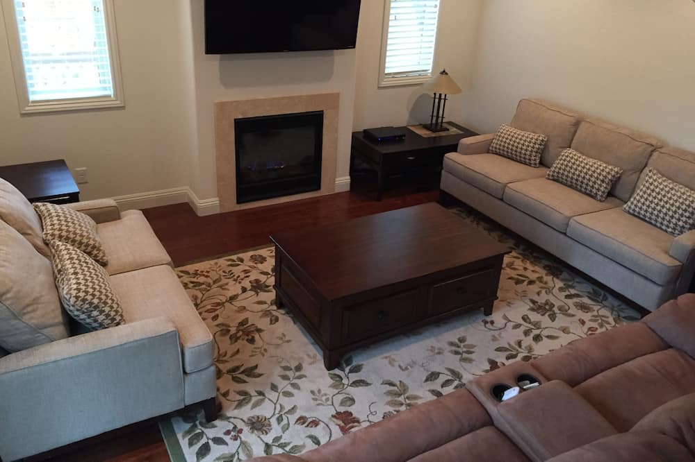 Photo of Livingroom in St. Helena