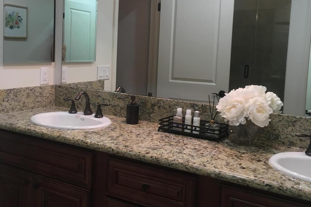 Photo of Bathroom in St. Helena