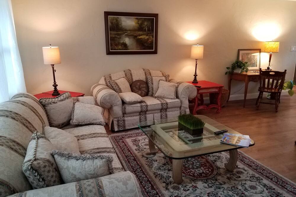 Photo of Livingroom in Napa