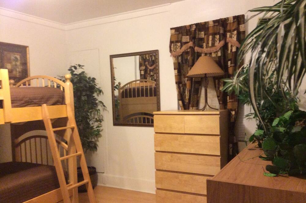 Photo of Bedroom in Logan Heights