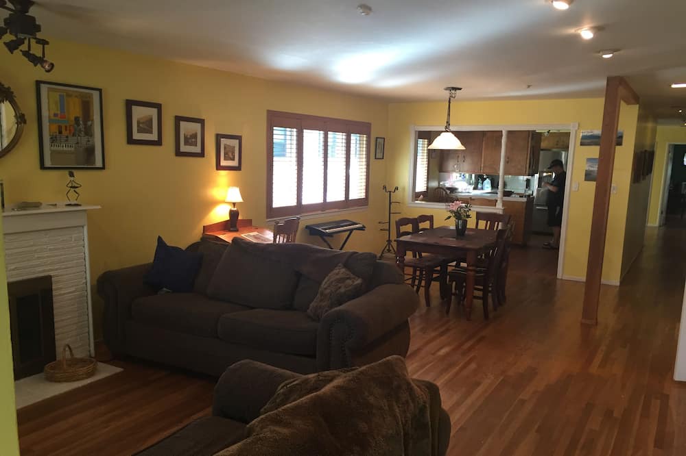 Photo of Bedroom in East Sacramento