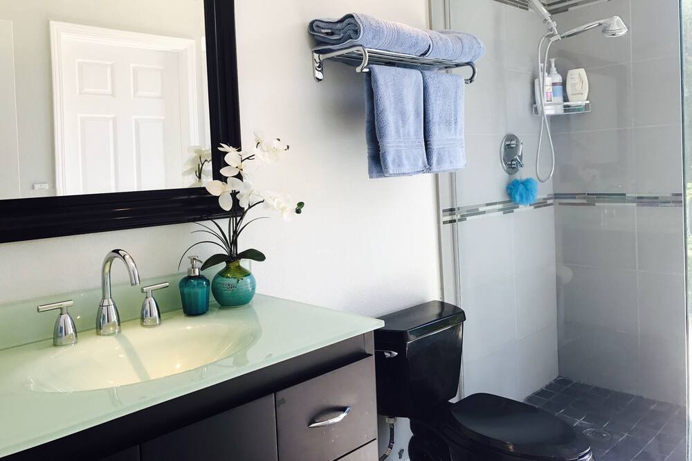 Photo of Bathroom in La Sierra
