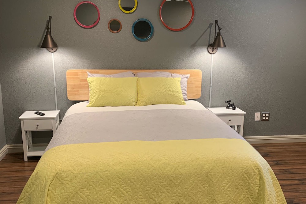 Photo of Bedroom in Holy City