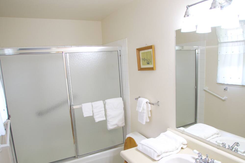 Photo of Bathroom in Mira Loma