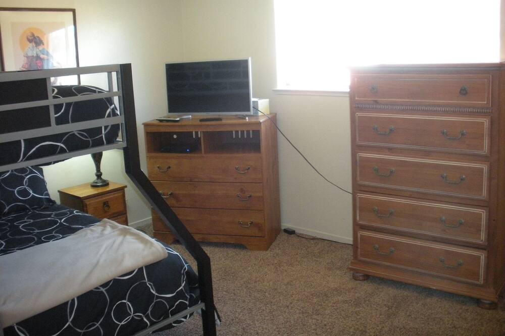 Photo of Bedroom in Mira Loma