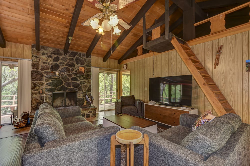 Photo of Livingroom in Groom Creek
