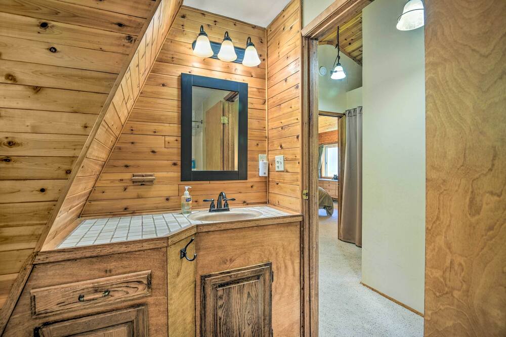 Photo of Bathroom in Pine Mountain Club