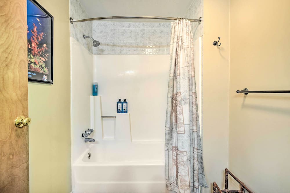 Photo of Bathroom in Pine Mountain Club