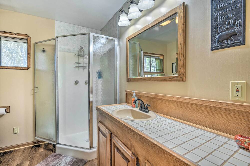 Photo of Bathroom in Pine Mountain Club