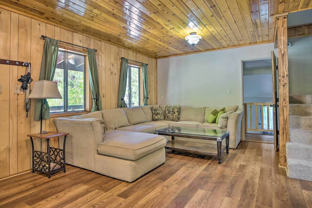 Photo of Livingroom in Pine Mountain Club