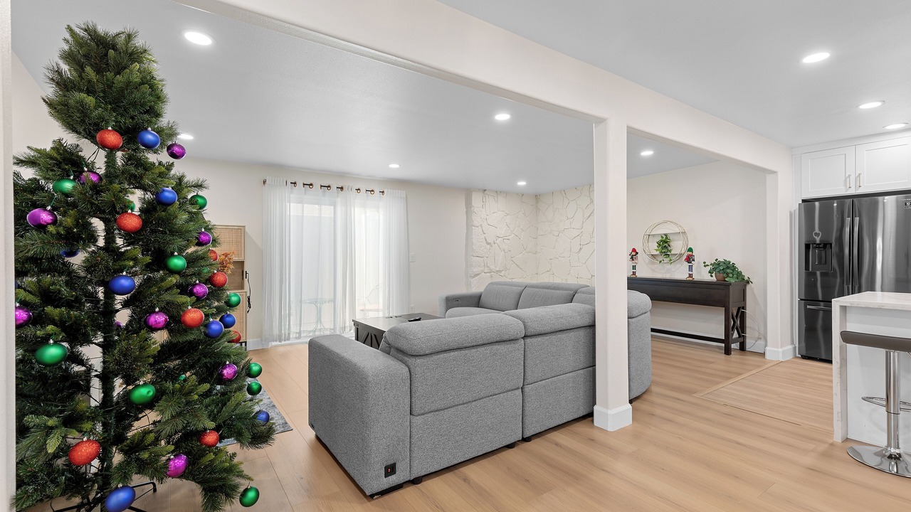Photo of Livingroom in Midway City