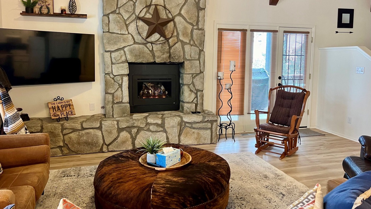 Photo of Livingroom in Highland Pines
