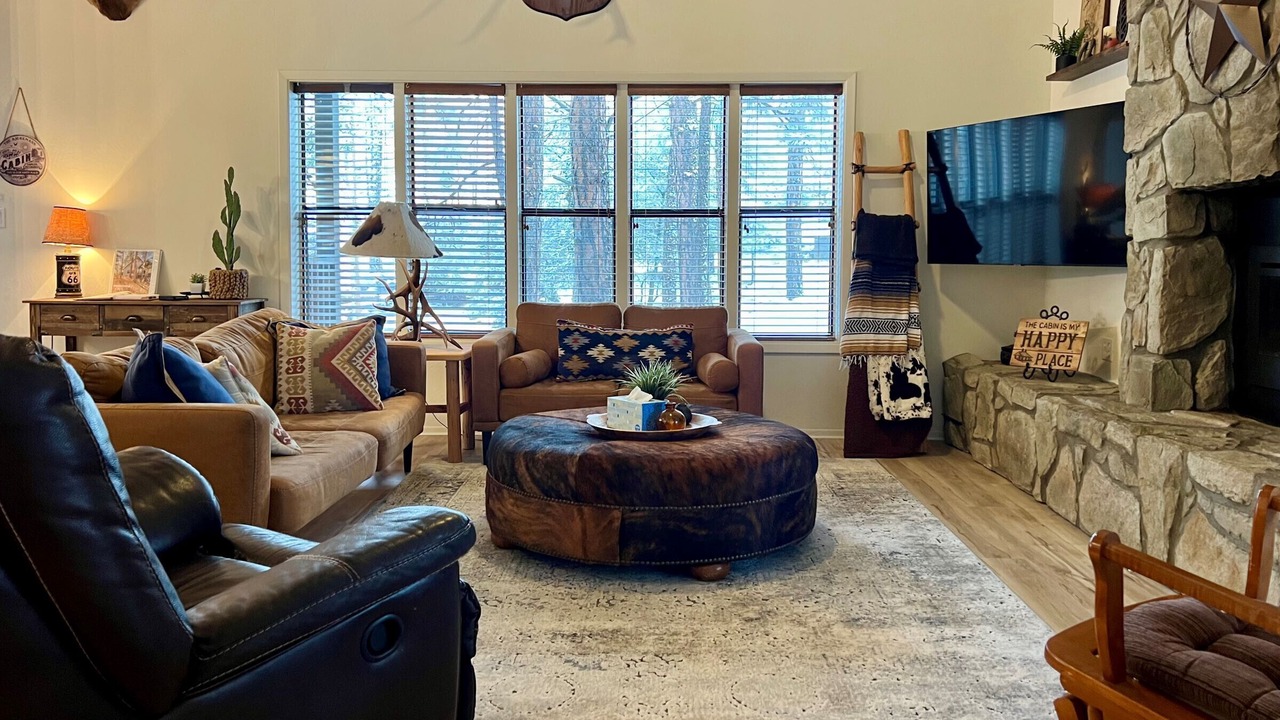 Photo of Livingroom in Highland Pines