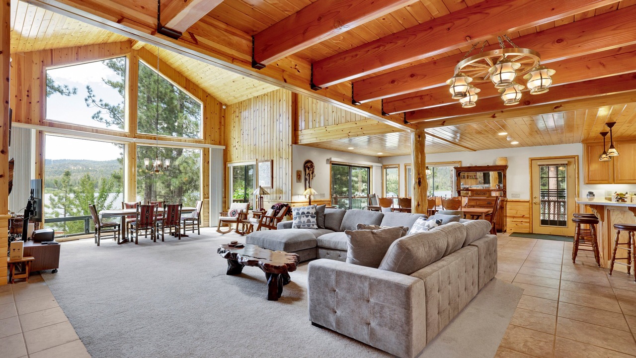 Photo of Livingroom in Big Bear Lake