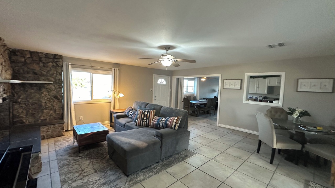 Photo of Livingroom in Needles