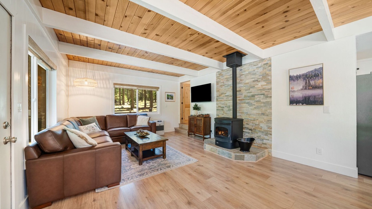 Photo of Livingroom in Graeagle