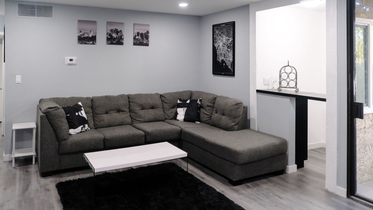 Photo of Livingroom in Mid Central