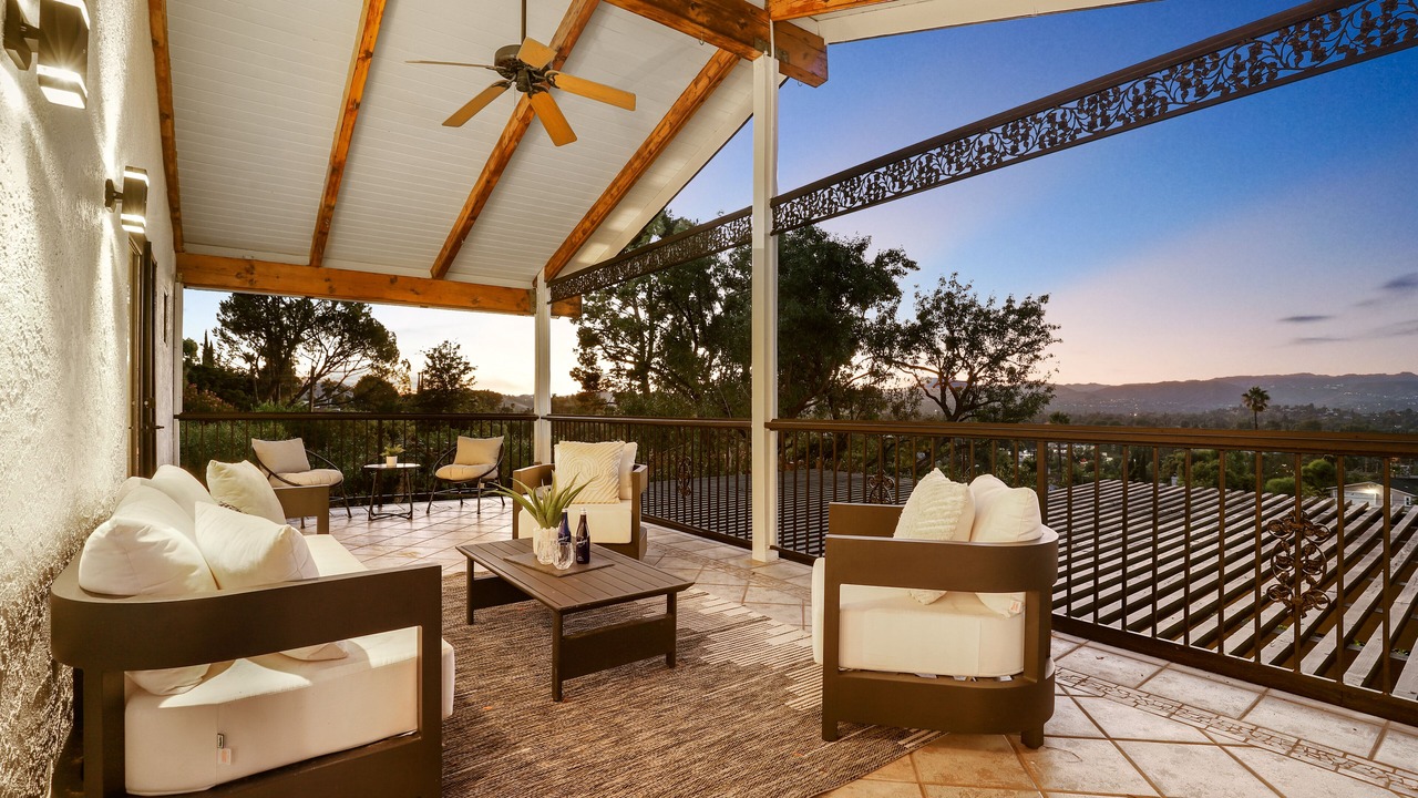 Photo of Outdoor in Woodland Hills