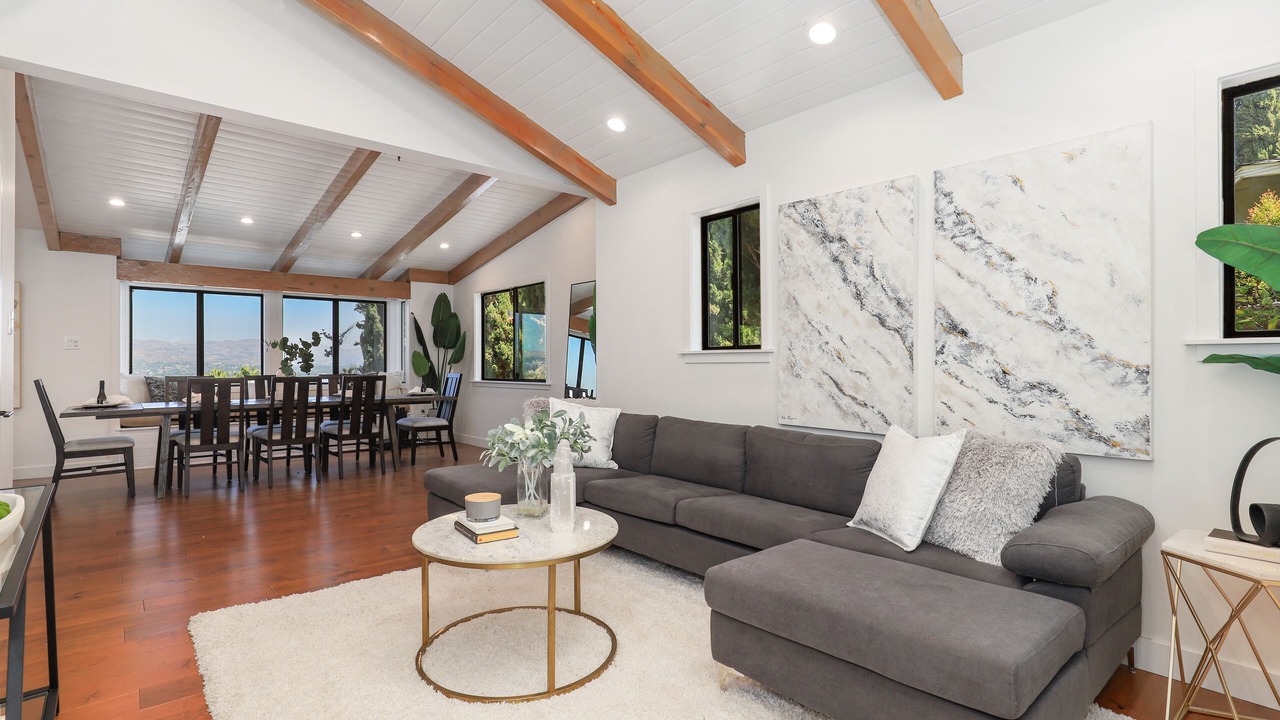 Photo of Livingroom in Woodland Hills