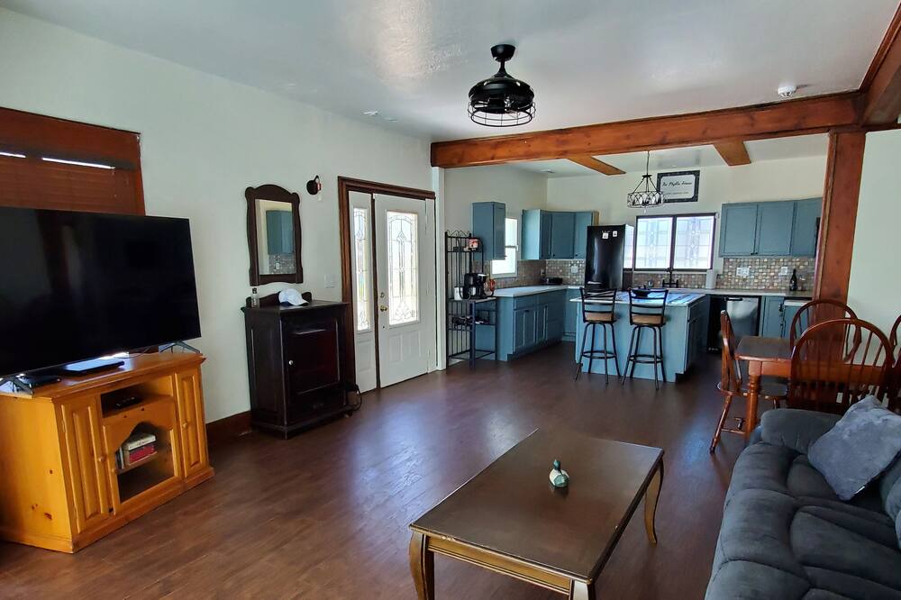 Photo of Livingroom in Clearlake