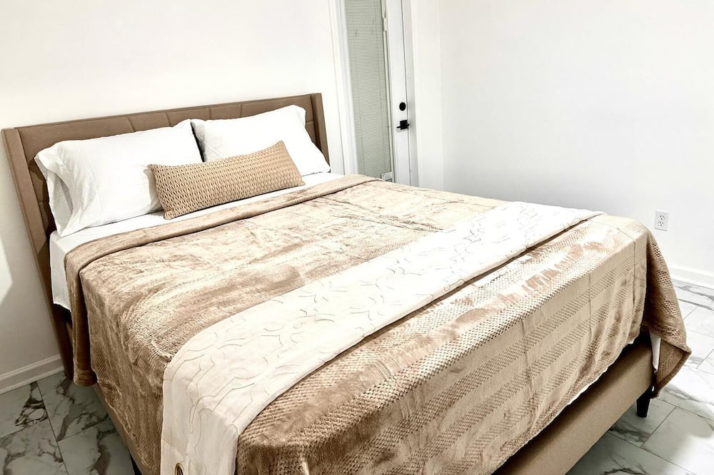 Photo of Bedroom in South Mountain