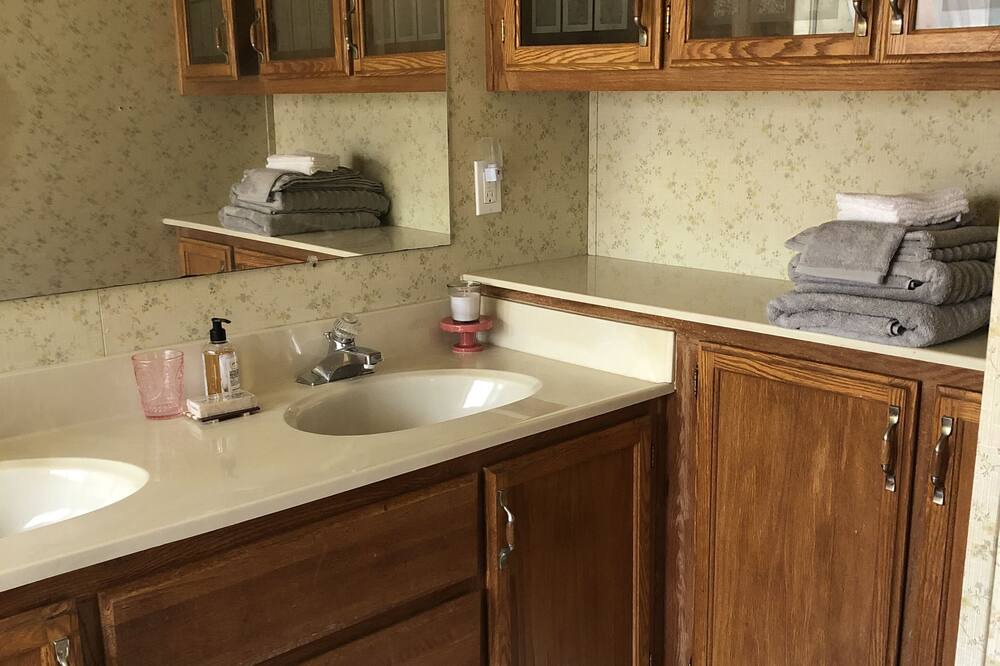 Photo of Bathroom in Kelseyville