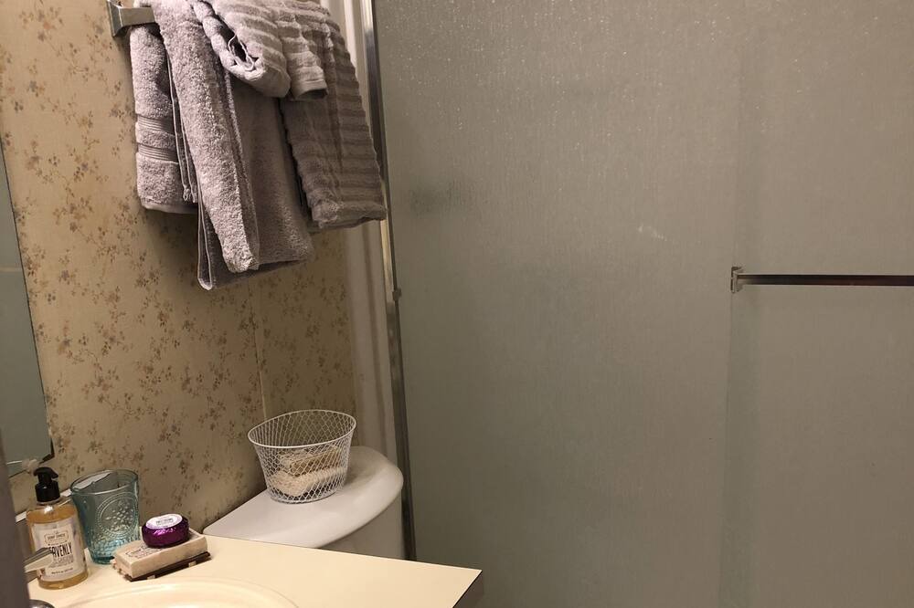 Photo of Bathroom in Kelseyville