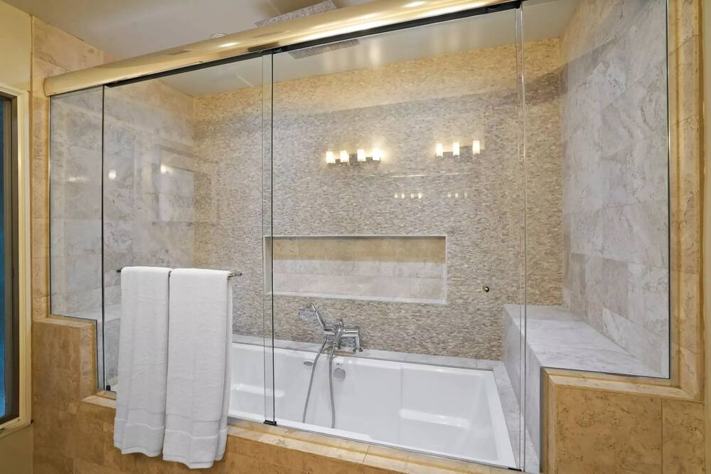 Photo of Bathroom in Los Angeles