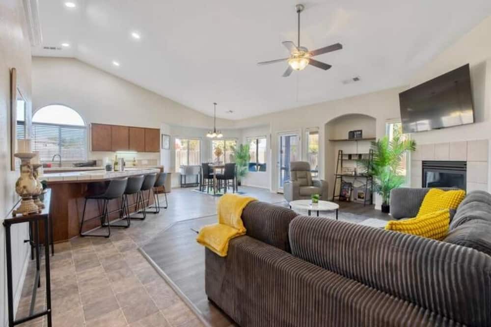 Photo of Livingroom in Visalia