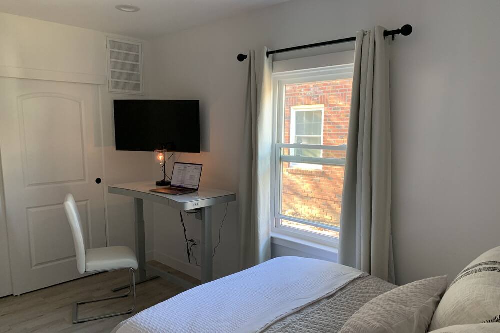 Photo of Bedroom in North Oak Park