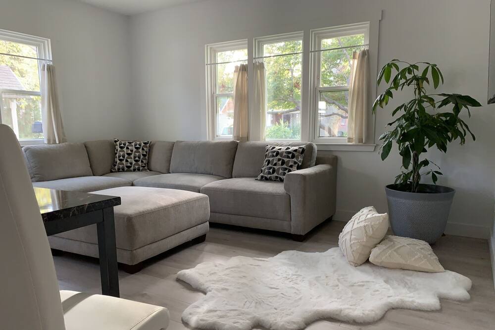 Photo of Livingroom in North Oak Park