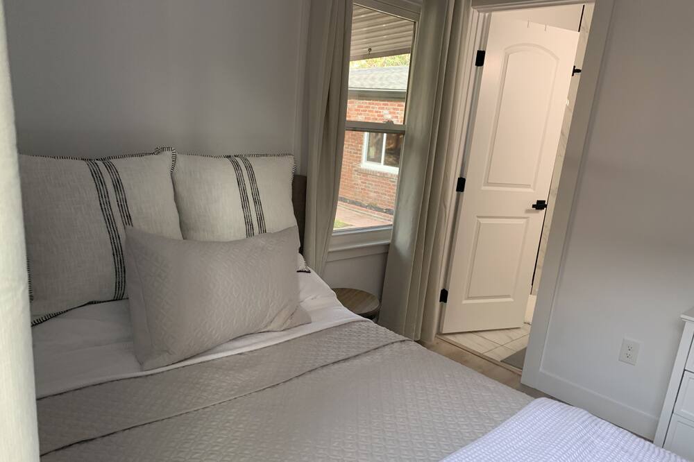 Photo of Bedroom in North Oak Park