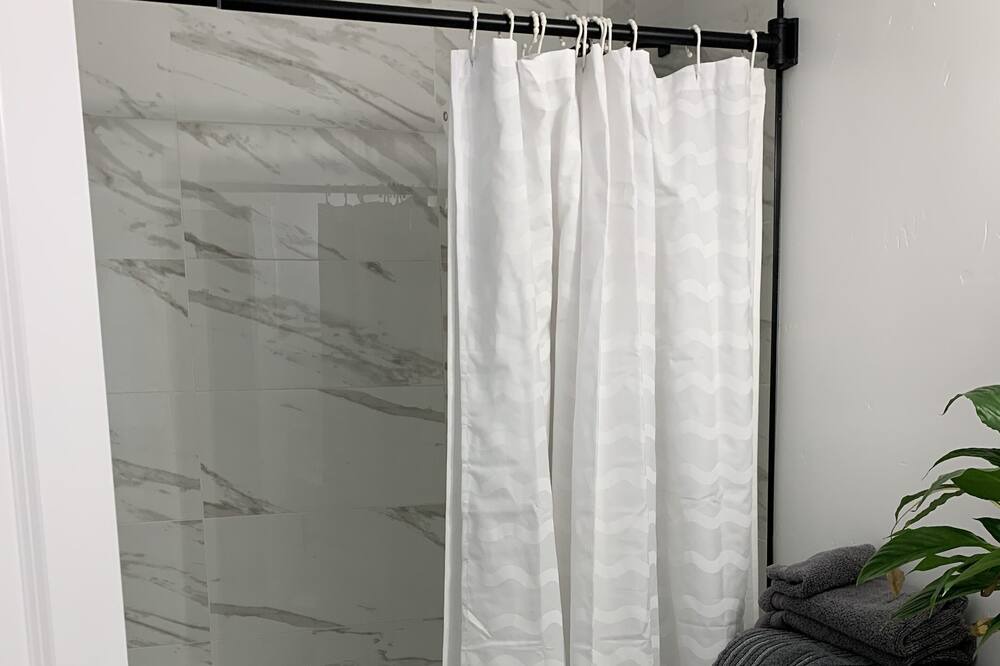 Photo of Bathroom in North Oak Park