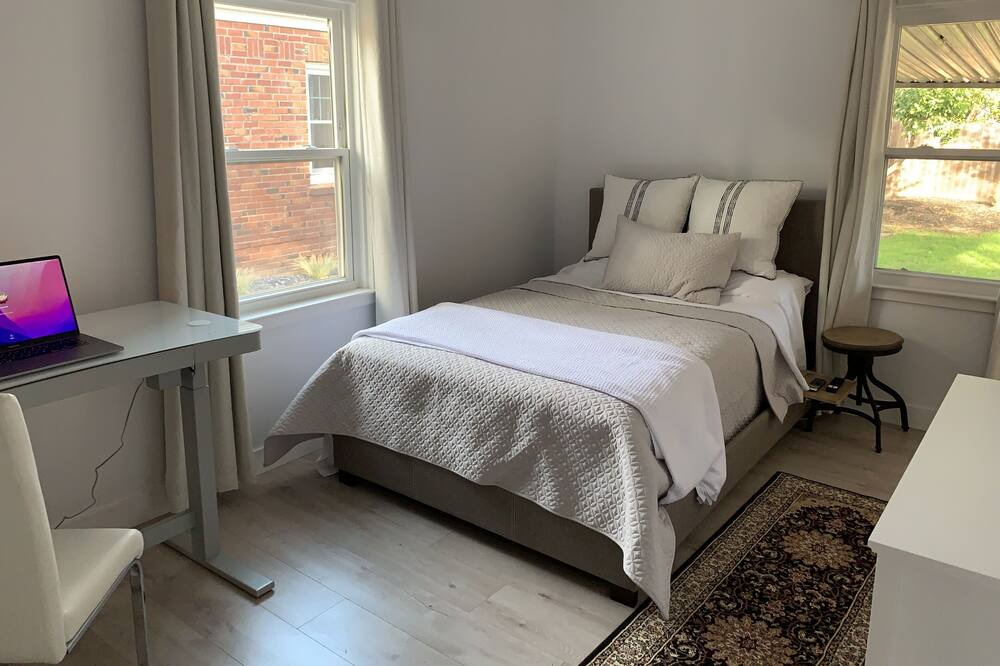 Photo of Bedroom in North Oak Park