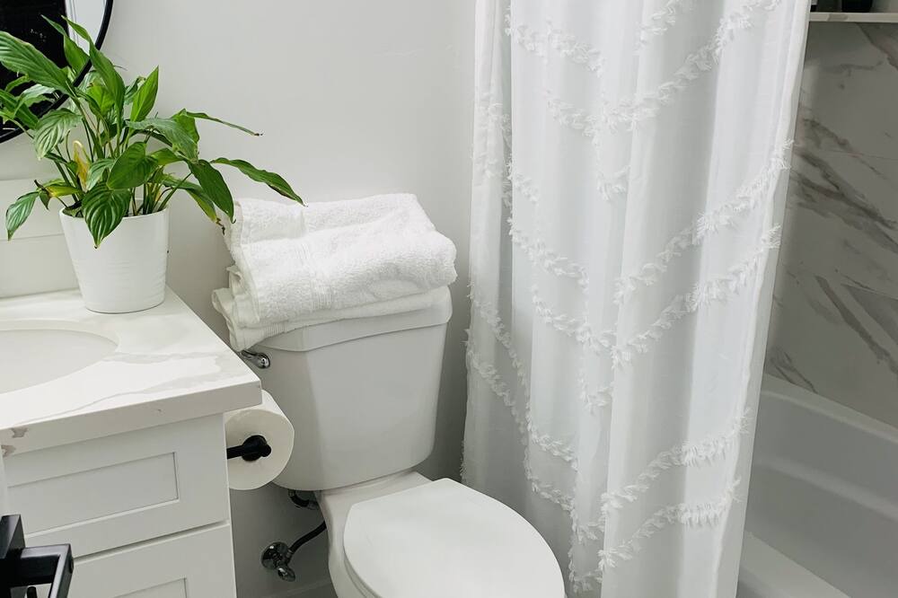 Photo of Bathroom in North Oak Park