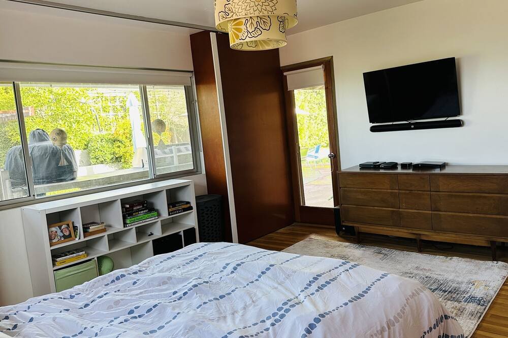 Photo of Bedroom in Eagle Rock